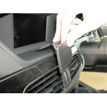 Brodit RHD ProClip f�r Mercedes C-Klasse (W204), ab Bj. 03/2011 bis 02/2014 (Nicht f�r Modelle mit Aufklapp-Navigation / Nur Rechtslenker!), Abbildung 2