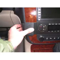 Brodit ProClip f�r Chevrolet Suburban, ab Bj. 2007 bis 2014 (Nur f�r Modelle die 2 L�ftungsausl�sse in der Mitte haben), Abbildung 3