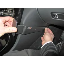 Brodit ProClip f�r Mercedes C-Klasse (W205), ab Bj. 03/2014 bis 06/2021, NICHT f�r Modelle mit Holz-Armaturenbrett, nur f�r Modelle mit Automatik!, Abbildung 3