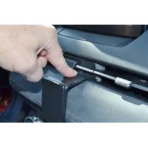 Brodit ProClip f�r Mazda CX-3, ab Bj. 2019 bis 2023 (nur f�r Modelle mit Polsterung zwischen Mittelkonsole und L�ftung), Abbildung 3