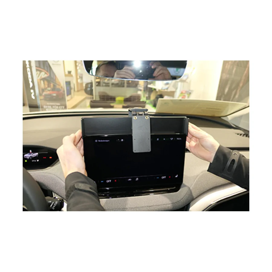 Bild 2 : 213573 : Brodit ProClip für Skoda Enyaq iV ab Bj. 2021 / mit Scharnier, zur Installation von Geräten auf dem Skoda-Display