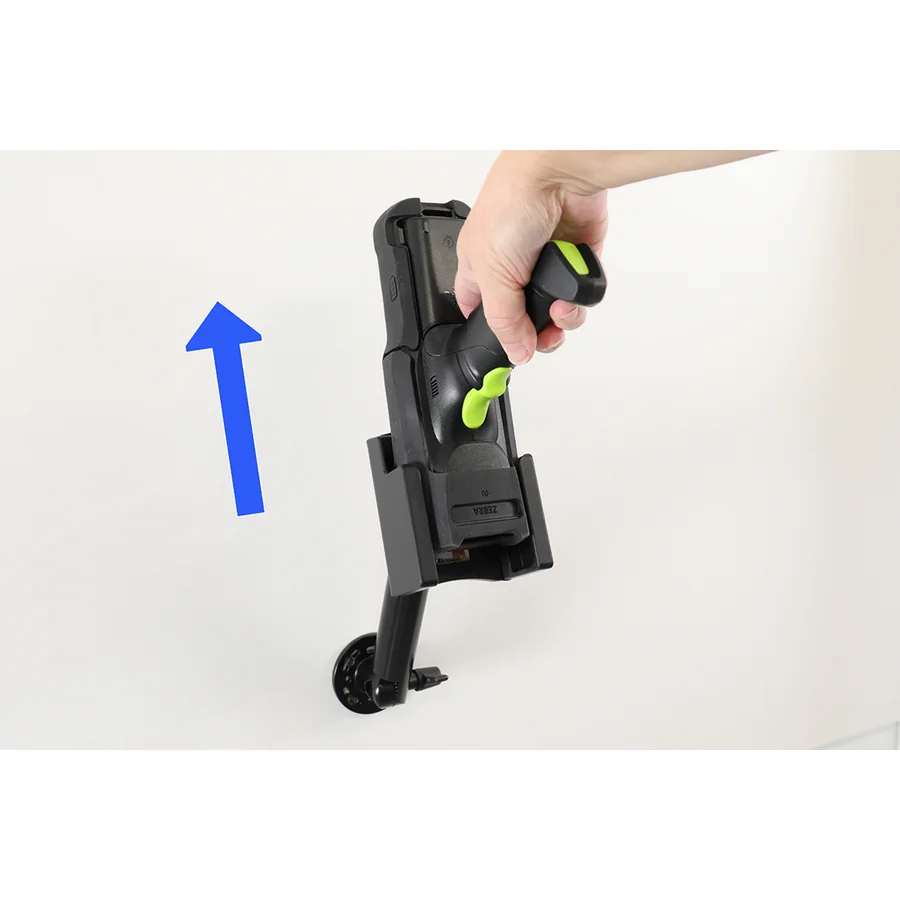 Bild 3 : 217203 : Brodit Scanner Halterung für ZEBRA MC3450, für Geräte mit Rubber Boot, Display zeigt zum Halter