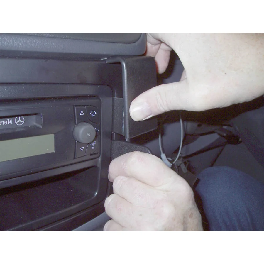 Bild 3 : 653365 : Brodit RHD ProClip für Mercedes Vito (W639 / V639), ab Bj. 2003 bis bis 01/2006 (Nur Rechtslenker!)