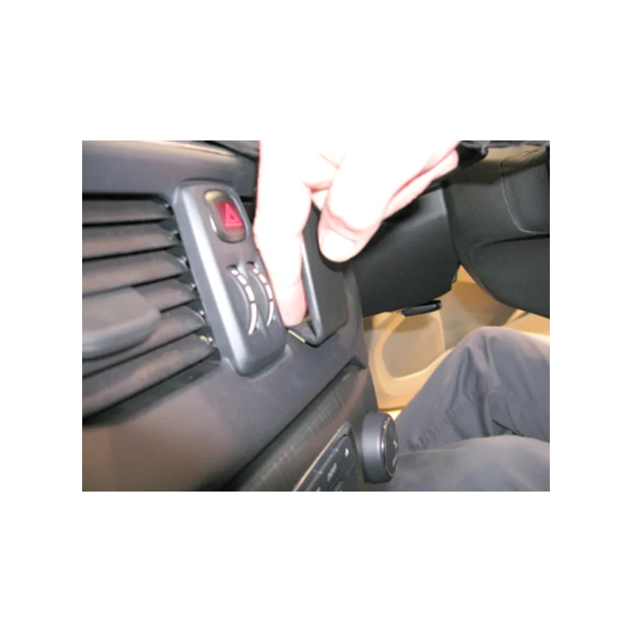 Bild 3 : 654861 : Brodit RHD ProClip für Volvo V40, ab Bj. 2013 bis 2020 (Nur Rechtslenker!)