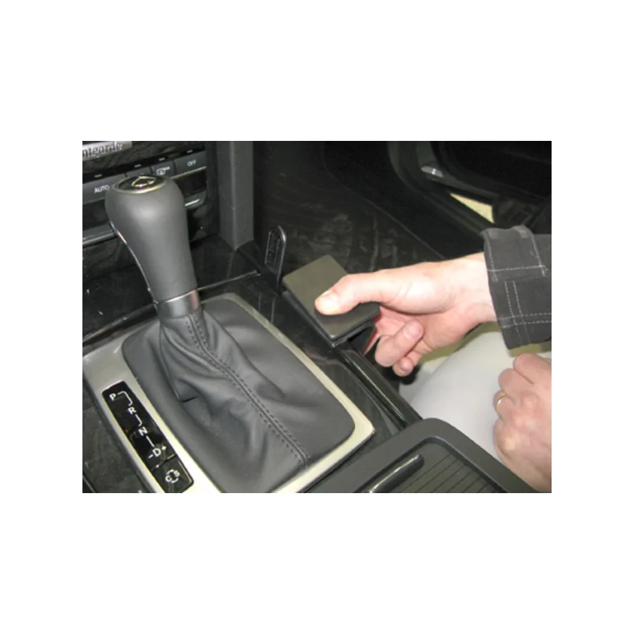 Bild 2 : 834334 : Brodit ProClip für Mercedes E-Klasse (W212 / S212 / V212 / A207 / C207), ab Bj. 2009 bis 2016 - Nur für Fahrzeuge mit normaler Schaltung!