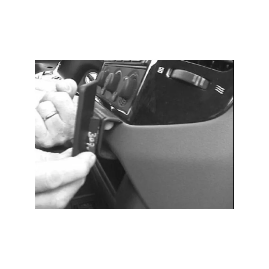 Bild 2 : 852816 : Brodit ProClip für Mitsubishi Pajero, ab Bj. 2000 bis 2006