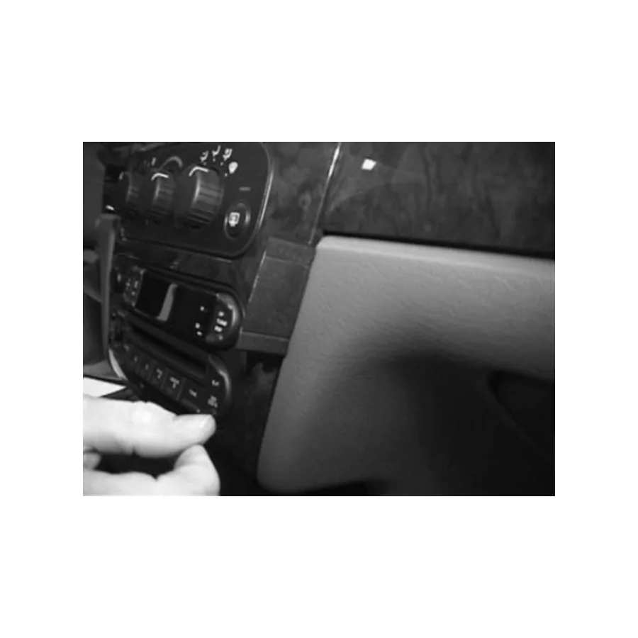 Bild 2 : 852897 : Brodit ProClip für Chrysler Convertible, ab Bj. 2001 bis 2006