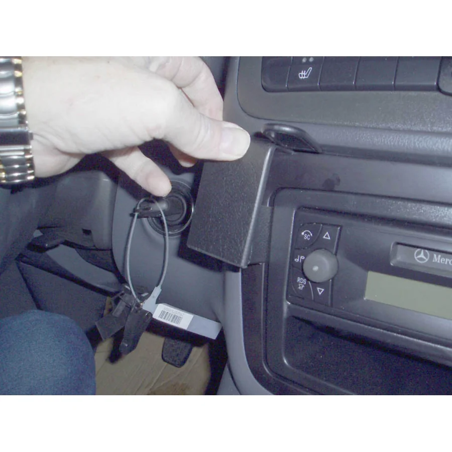 Bild 2 : 853365 : Brodit ProClip für Mercedes V-Klasse (W639 / V639), ab Bj. 2004 bis 2006