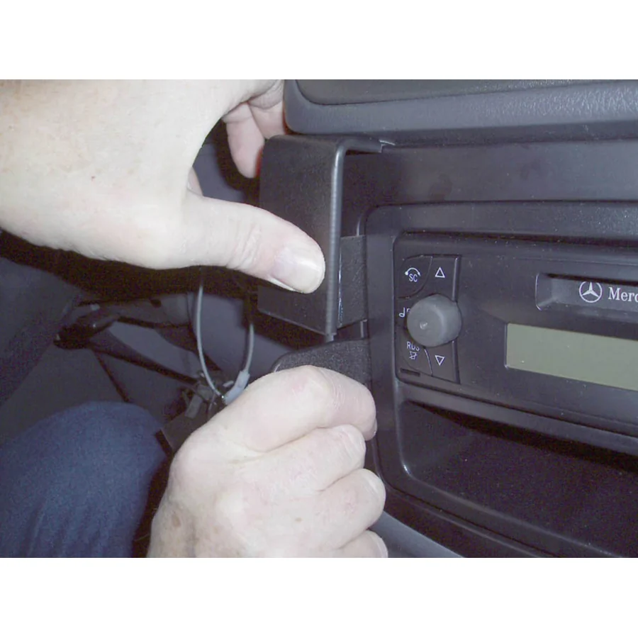 Bild 3 : 853365 : Brodit ProClip für Mercedes V-Klasse (W639 / V639), ab Bj. 2004 bis 2006
