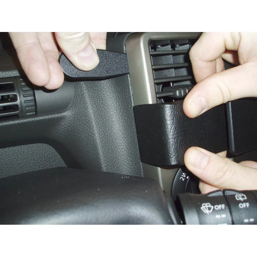 Bild 2 : 853367 : Brodit ProClip für Nissan X-Trail, ab Bj. 2004 bis 2007 (nicht bei Werksnavi)