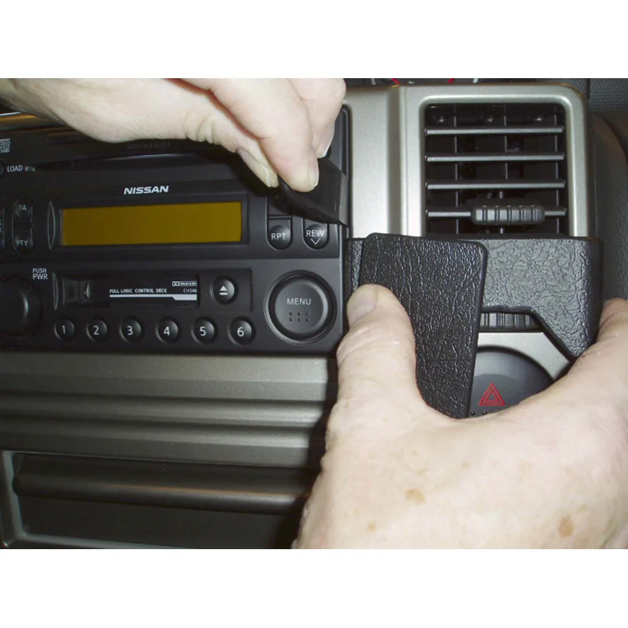 Bild 3 : 853368 : Brodit ProClip für Nissan X-Trail, ab Bj. 2004 bis 2007 (nicht bei Werksnavi)