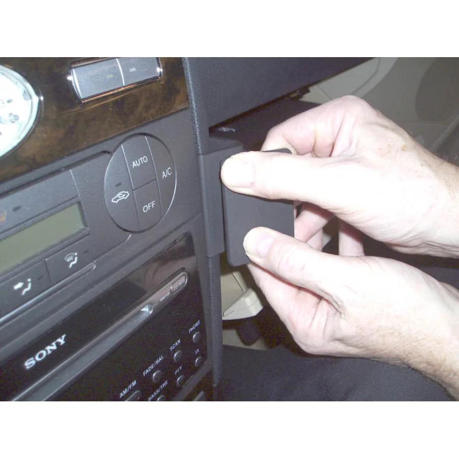 Bild 2 : 853422 : Brodit ProClip für Ford Mondeo, ab Bj. 10/2000 bis 04/2007
